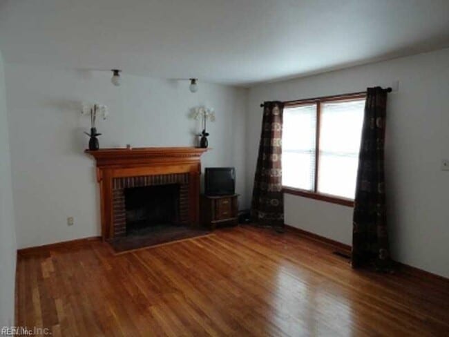 40 Bonita Dr in Newport News, VA - Building Photo - Building Photo