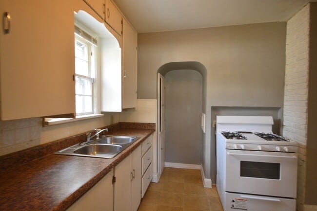 1529 N Weller Ave in Springfield, MO - Building Photo - Building Photo