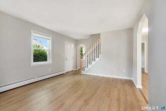 40 Kingsbury Ln in Glastonbury, CT - Building Photo - Building Photo