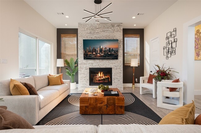 property at 913 Thompson St
