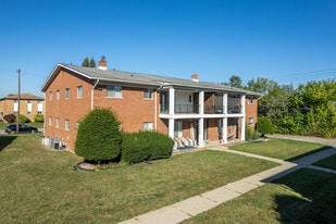 Colonial Manor in Warren, MI - Building Photo