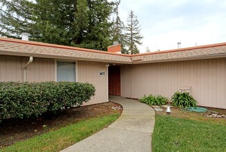 1671 Alvarado Ave in Walnut Creek, CA - Building Photo - Building Photo