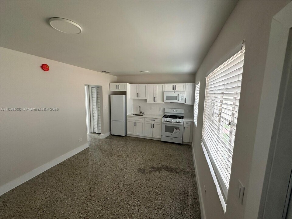 211 SW 18th Ave in Miami, FL - Building Photo
