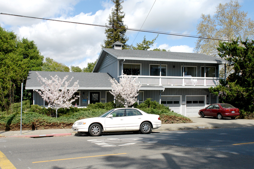 303 Matheson St in Healdsburg, CA - Building Photo