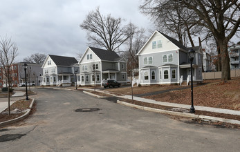 Nelton Court in Hartford, CT - Foto de edificio - Building Photo