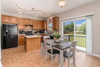 2364 Shiloh Dr in Aurora, IL - Building Photo - Building Photo