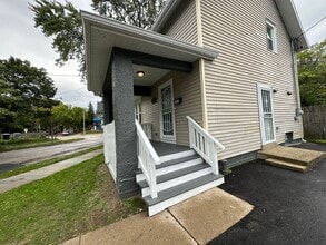 3515 W Sarnow St in Milwaukee, WI - Building Photo - Building Photo
