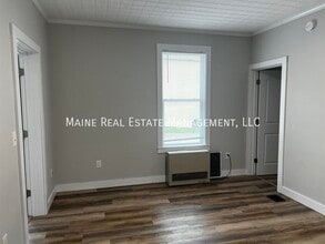318 Essex St in Bangor, ME - Building Photo - Building Photo