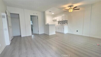 1807 W Sumac Ln, Unit 2 in Anaheim, CA - Foto de edificio - Building Photo