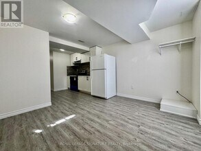 60 Gowland Rd in Markham, ON - Building Photo - Building Photo