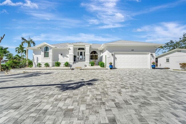 2287 Bayshore Rd in Nokomis, FL - Building Photo - Building Photo