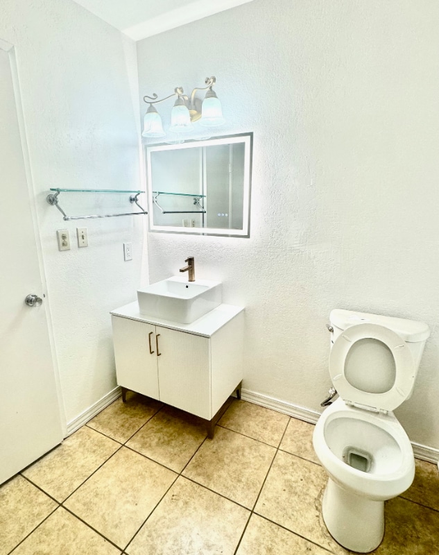 7115 Etiwanda Ave in Los Angeles, CA - Building Photo - Building Photo