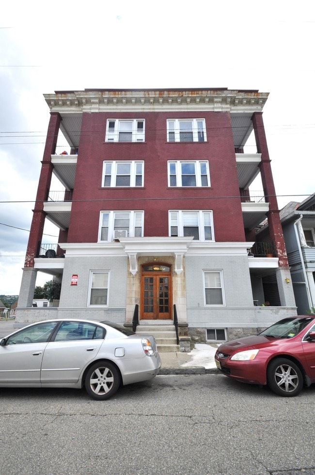 34 Lewis St in Phillipsburg, NJ - Foto de edificio - Building Photo