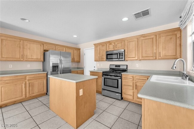 2526 Begonia Valley Ave