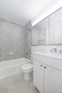 245 E 44th St in New York, NY - Building Photo - Building Photo