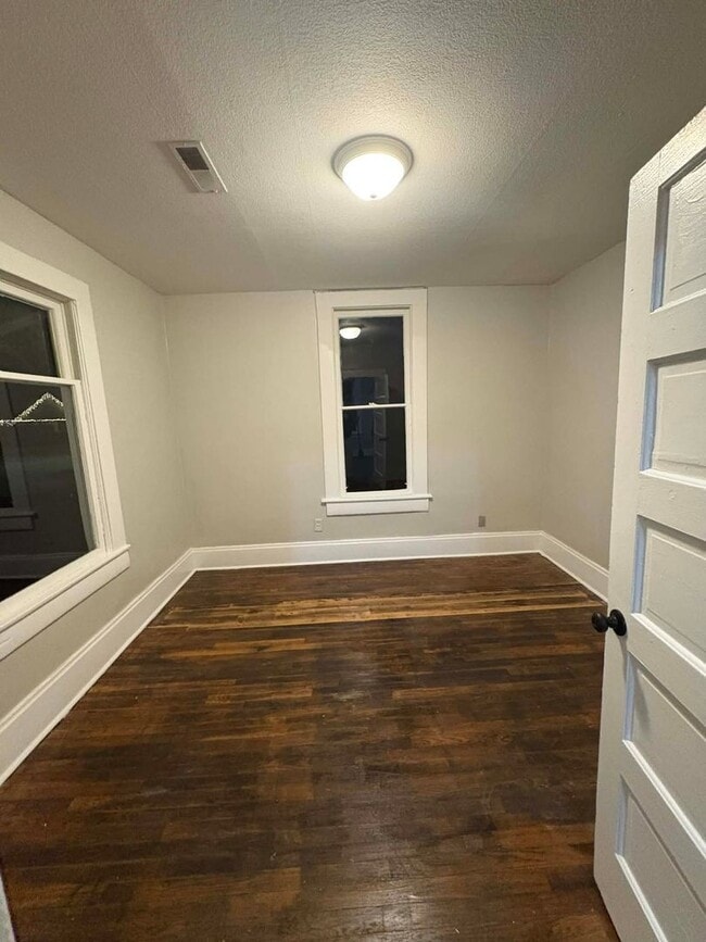 3129 N Wellington Pl