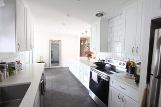 10847 SW 59th Ave in Portland, OR - Building Photo - Building Photo