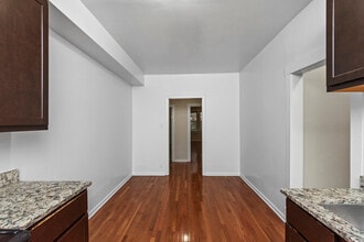 3751 W Sunnyside Ave in Chicago, IL - Building Photo - Building Photo