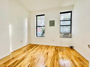 712A Greene Ave in Brooklyn, NY - Foto de edificio - Building Photo
