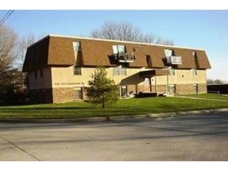 516 Clear View Dr in Perry, IA - Foto de edificio