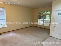 6233 SE Maple St in Hillsboro, OR - Foto de edificio - Building Photo