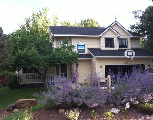 property at 1620 Oak Ave