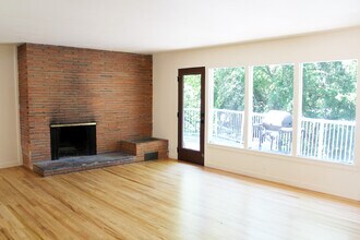 1015 NE Duncan Ln in Pullman, WA - Foto de edificio - Building Photo