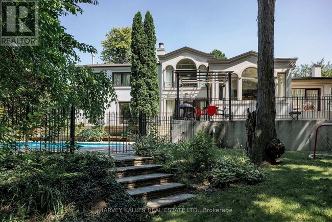 42 Fifeshire Rd in Toronto, ON - Building Photo - Building Photo