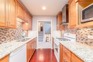 21W021 Marlborough Ln in Lombard, IL - Building Photo - Building Photo