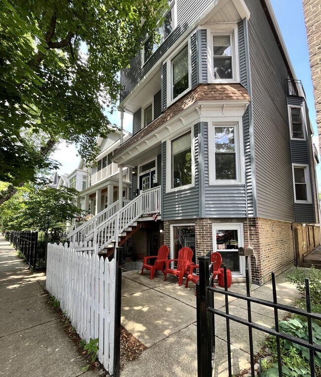 1416 W Wolfram St in Chicago, IL - Building Photo - Building Photo