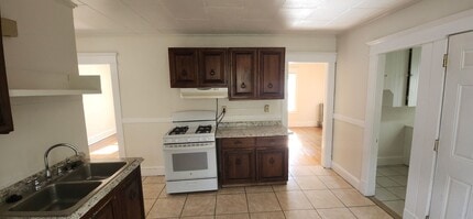 70-72-72 Windemere St in Springfield, MA - Building Photo - Building Photo