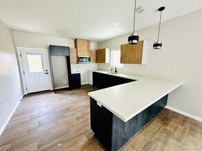 11003 N 36th Ln-Unit -2 in McAllen, TX - Building Photo - Building Photo