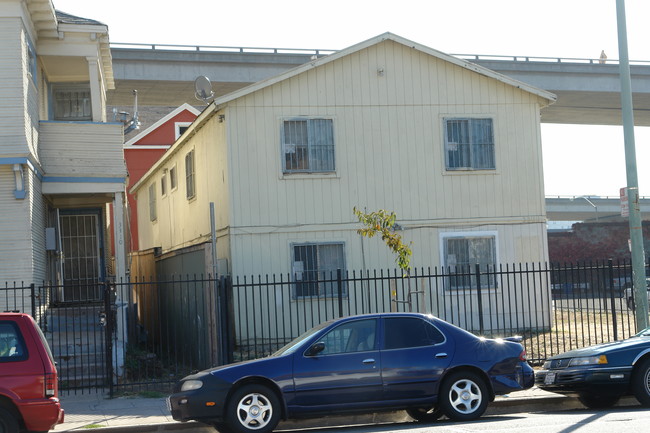 3300 Martin Luther King Jr. Way in Oakland, CA - Foto de edificio - Building Photo