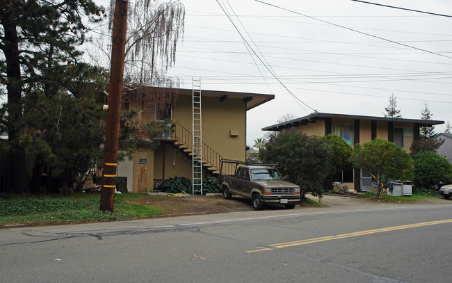 12 Woodland in San Rafael, CA - Foto de edificio - Building Photo