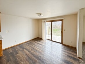 408 Aloysius Ct in De Pere, WI - Building Photo - Building Photo