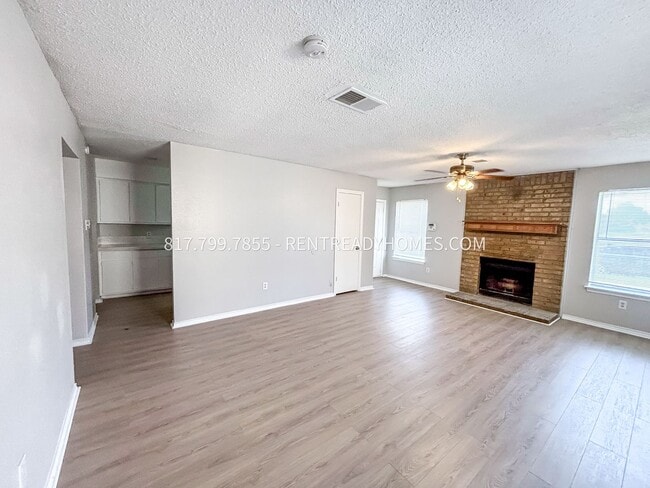 3409 Republic Dr in Forest Hill, TX - Building Photo - Building Photo