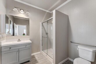 1015 Martin Luther King Jr Way in Oakland, CA - Building Photo - Building Photo