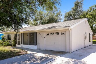 3507 Montclair Cir in North Port, FL - Building Photo - Building Photo
