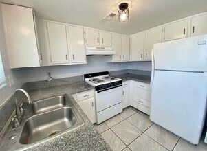 1313 Bernard St in Bakersfield, CA - Building Photo - Building Photo