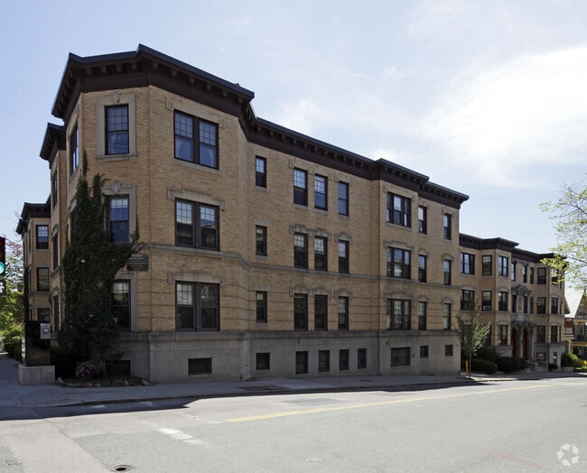 108 Saint Paul St, Unit 3F in Brookline, MA - Foto de edificio - Building Photo