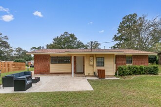 2003 Roebuck St in Dothan, AL - Building Photo - Building Photo