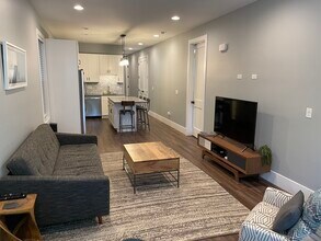 1841 W School St, Unit 1 in Chicago, IL - Building Photo - Building Photo