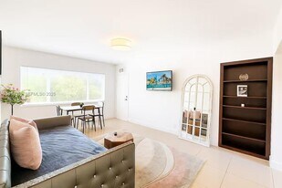 1029 94th St in Bay Harbor Islands, FL - Building Photo