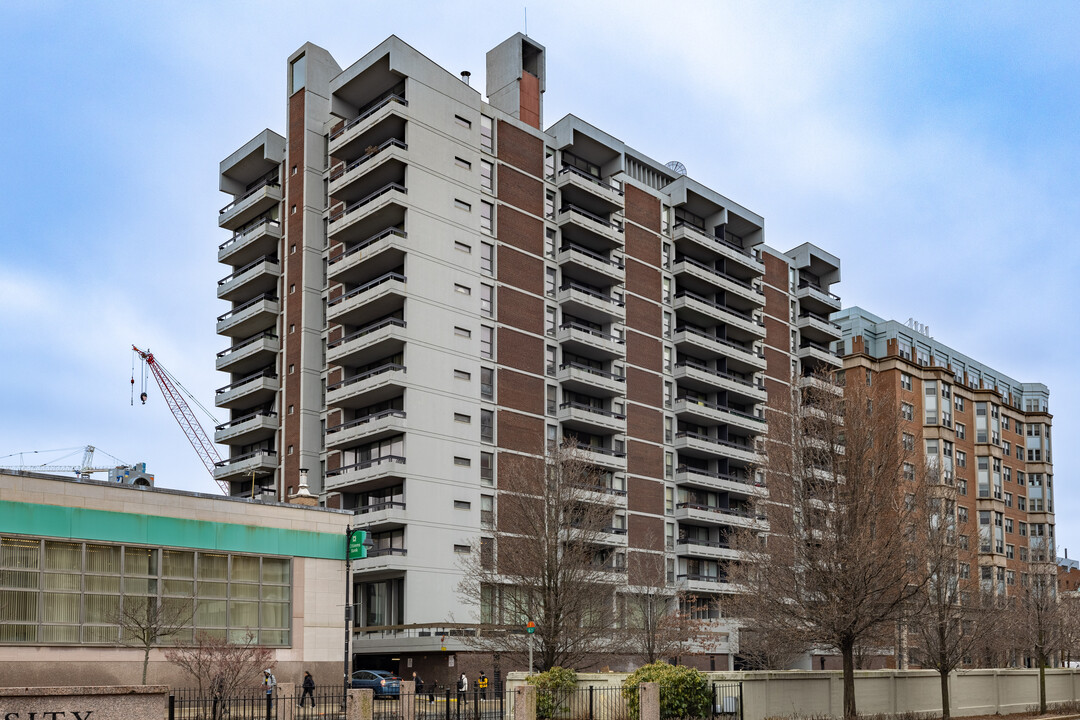 Kenmore Tower in Boston, MA - Foto de edificio