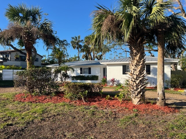 611 Flamevine Ln in Vero Beach, FL - Building Photo