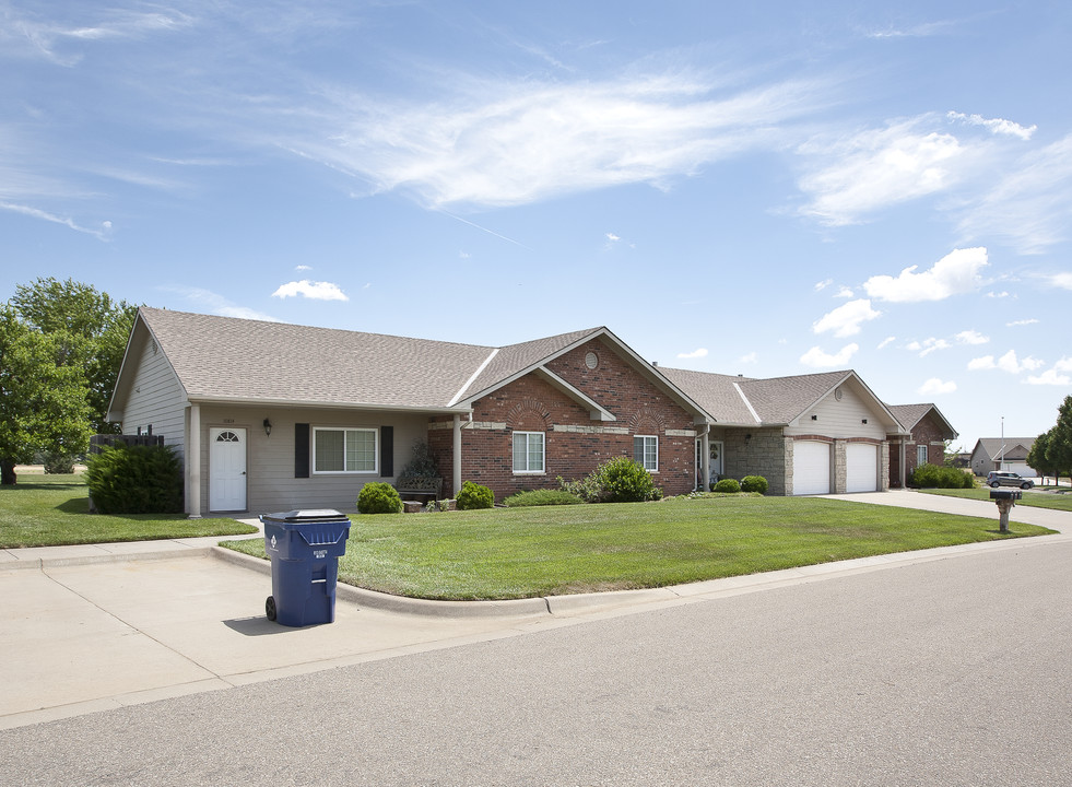 Villas at Hampton Lake in Maize, KS - Building Photo