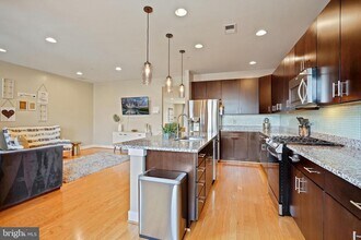 2209 Richmond Hwy in Alexandria, VA - Building Photo - Building Photo