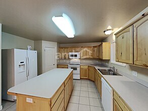 856 E 2150 S in Clearfield, UT - Foto de edificio - Building Photo