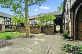 665 Olde Towne Ave, Unit C in Columbus, OH - Foto de edificio - Building Photo