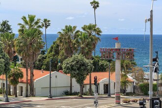 520 Esplanade, Unit UnitB in Redondo Beach, CA - Foto de edificio - Building Photo